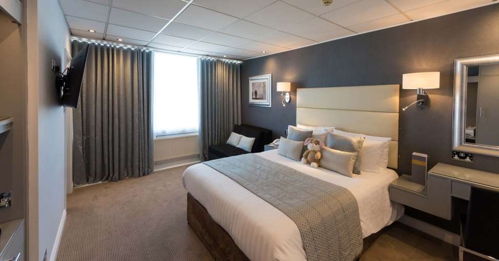 Barnstaple Hotel Signature Room (23) Accommodation set for Family Stay