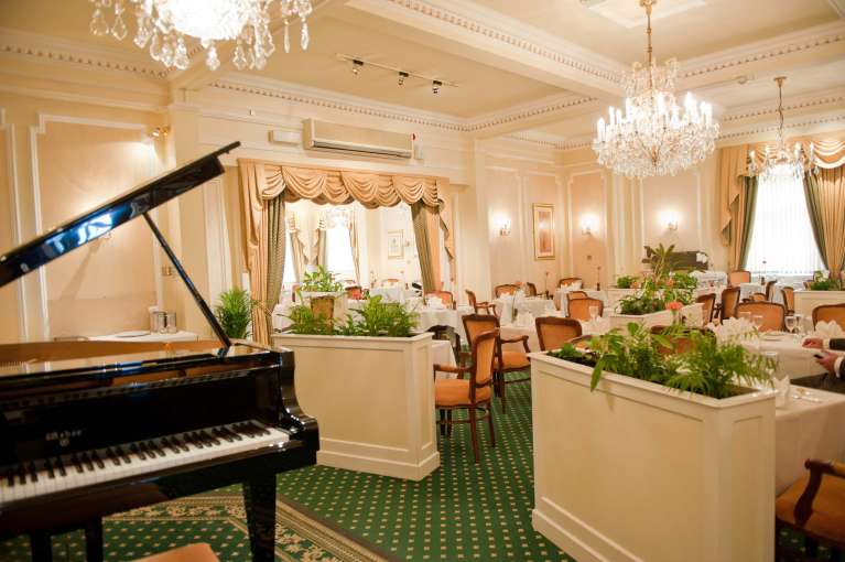 Belmont Hotel Restaurant Dining Room with Piano