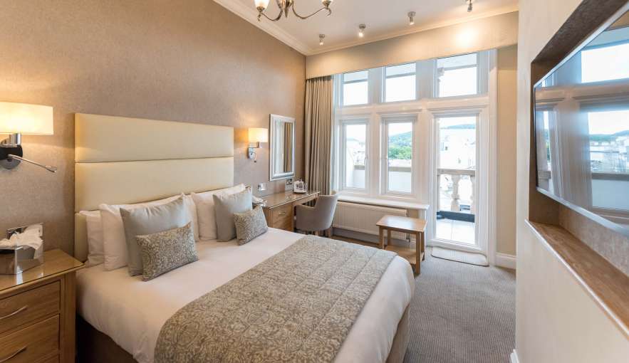 Victoria Hotel Deluxe Single Room (103) Accommodation Bedroom with Desk