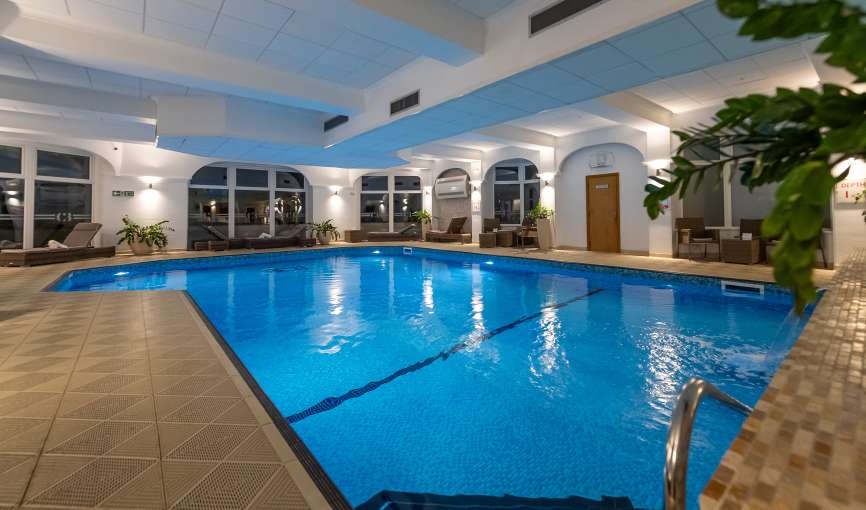 Indoor pool at Carlyon Bay spa facilities 