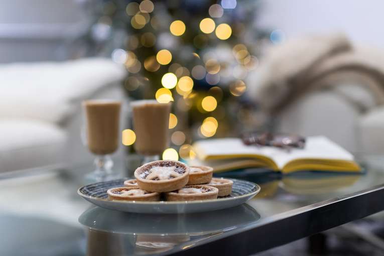 Mince pies and coffee