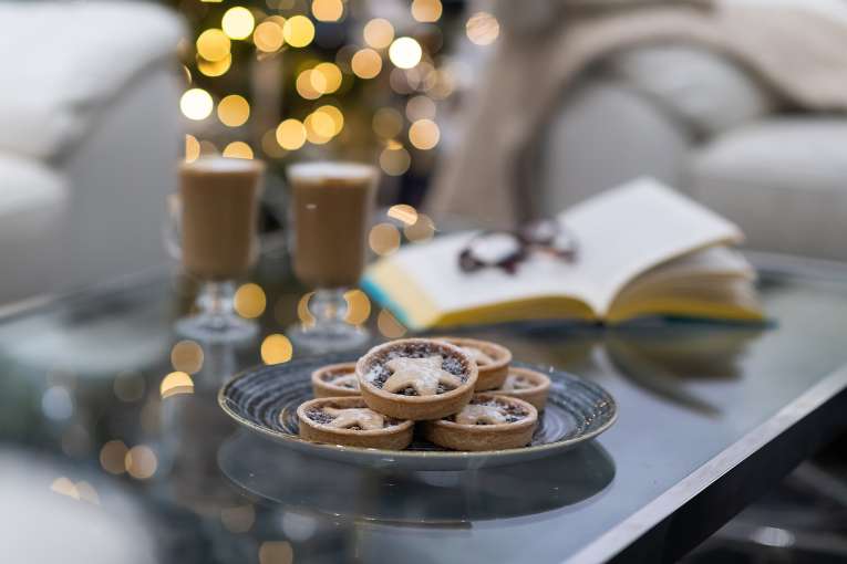 Mince pies and coffee