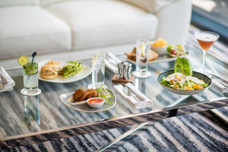 Season bar lunch dishes at the park hotel