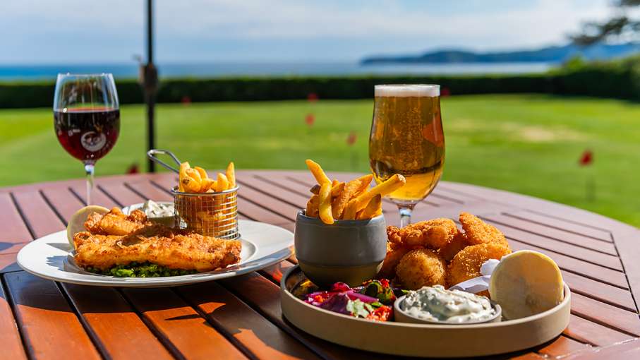 Dining alfresco on the terrace lounge