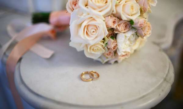 Wedding bouquet and rings