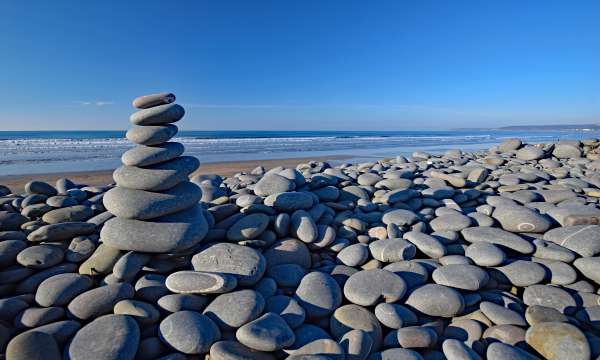 Pebble ridge and pebble sculpture at Westward Ho!