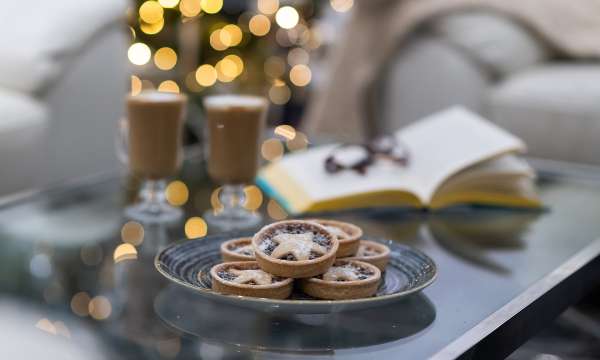 Mince pies and coffee